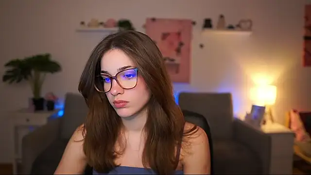 Snapshot of kissie_cat chatting on 02/25/26, 02:27 kissie cat online show from 02/25/26, 02:27