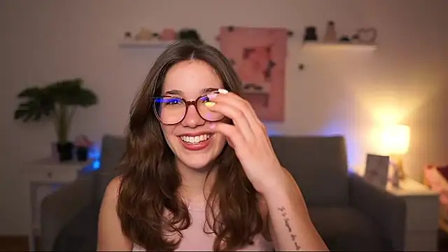 Snapshot of kissie_cat chatting on 03/11/26, 02:56 kissie cat online show from 03/11/26, 02:56