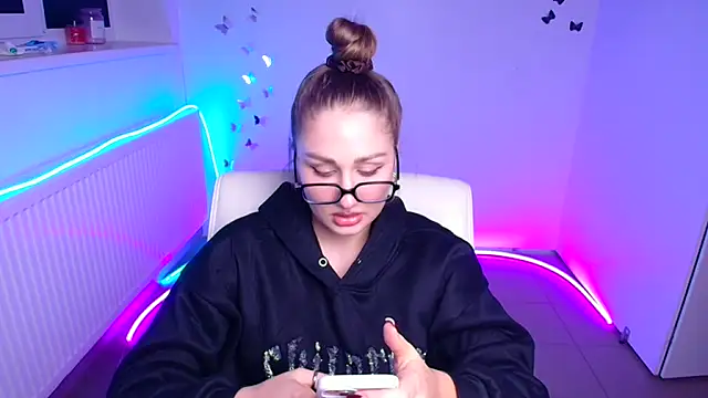 Stefanie Sweet online show from 10/21/25, 11:55