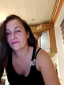 Snapshot of Amandda_ chatting on 10/15/25, 07:03 Amandda online show from 10/15/25, 07:03