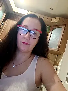 Snapshot of Amandda_ chatting on 11/26/25, 06:42 Amandda online show from 11/26/25, 06:42