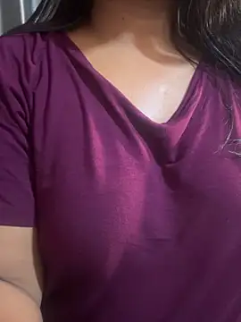 Snapshot of Maggi-is-back chatting on 09/17/25, 03:24 Maggi-is-back online show from 09/17/25, 03:24