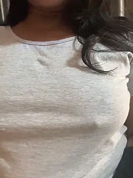 Snapshot of Maggi-is-back chatting on 09/18/25, 05:20 Maggi-is-back online show from 09/18/25, 05:20