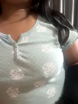 Snapshot of Maggi-is-back chatting on 09/22/25, 02:24 Maggi-is-back online show from 09/22/25, 02:24