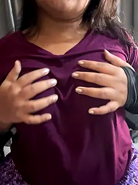 Snapshot of Maggi-is-back chatting on 09/30/25, 03:00 Maggi-is-back online show from 09/30/25, 03:00