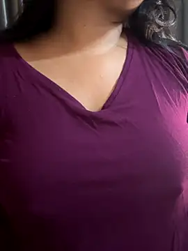 Snapshot of Maggi-is-back chatting on 10/22/25, 02:56 Maggi-is-back online show from 10/22/25, 02:56