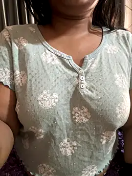 Snapshot of Maggi-is-back chatting on 10/28/25, 02:59 Maggi-is-back online show from 10/28/25, 02:59