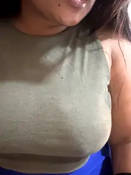 Snapshot of Maggi-is-back chatting on 10/31/25, 02:56 Maggi-is-back online show from 10/31/25, 02:56