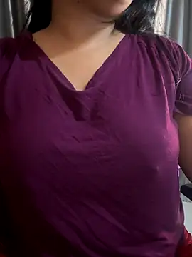 Snapshot of Maggi-is-back chatting on 11/14/25, 02:54 Maggi-is-back online show from 11/14/25, 02:54