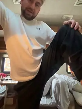 Snapshot of speakonit chatting on 10/26/25, 11:53 speakonit online show from 10/26/25, 11:53