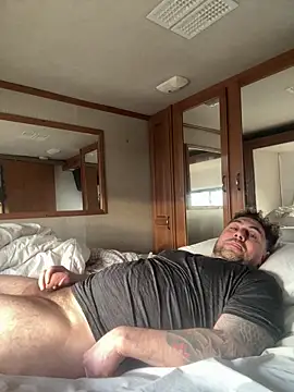 Snapshot of speakonit chatting on 02/12/26, 04:35 speakonit online show from 02/12/26, 04:35