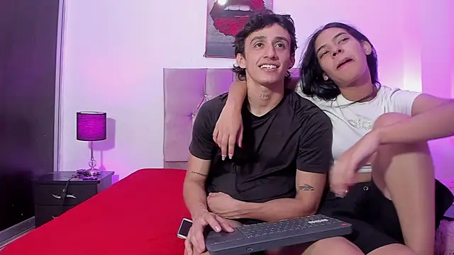 AndretiiAndCamila online show from 10/04/25, 04:49