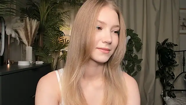 Snapshot of ChinBonnell chatting on 10/06/25, 05:38 ChinBonnell online show from 10/06/25, 05:38