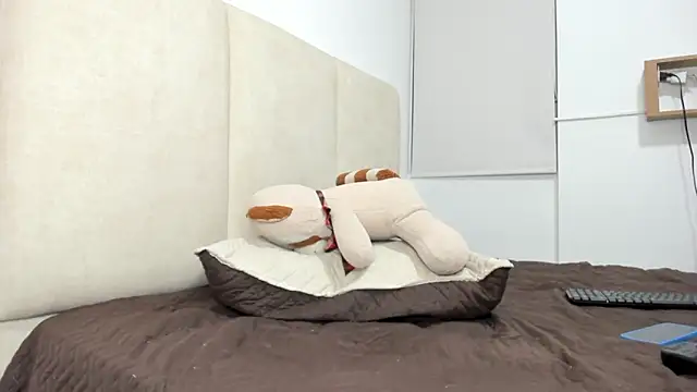 Snapshot of Hector_21_ chatting on 12/20/25, 08:43 Hector 21 online show from 12/20/25, 08:43