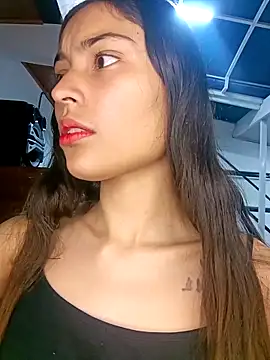 Snapshot of hotwife26 chatting on 02/05/26, 09:58 hotwife26 online show from 02/05/26, 09:58