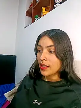 Snapshot of hotwife26 chatting on 02/10/26, 12:48 hotwife26 online show from 02/10/26, 12:48