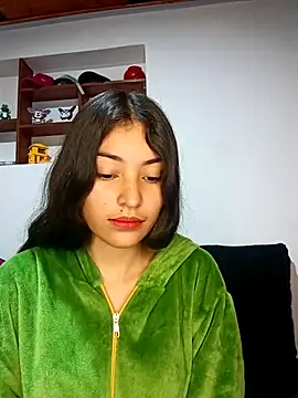 Snapshot of hotwife26 chatting on 02/18/26, 05:47 hotwife26 online show from 02/18/26, 05:47