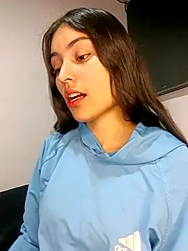 Snapshot of hotwife26 chatting on 02/21/26, 12:33 hotwife26 online show from 02/21/26, 12:33