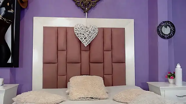 Snapshot of ChiaraLudovica chatting on 10/07/25, 02:36 ChiaraLudovica online show from 10/07/25, 02:36