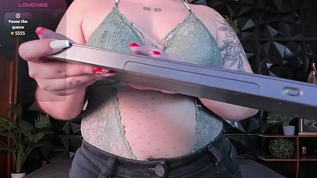 April  foxx online show from 12/05/25, 02:14