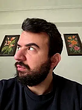 Snapshot of mhtsos331 chatting on 11/09/25, 10:35 mhtsos331 online show from 11/09/25, 10:35