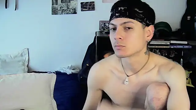 Snapshot of Dioniso_guy8 chatting on 10/02/25, 04:58 Dioniso guy8 online show from 10/02/25, 04:58