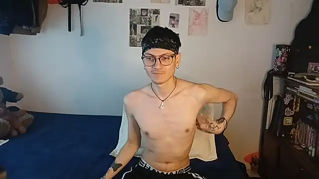 Snapshot of Dioniso_guy8 chatting on 10/07/25, 07:22 Dioniso guy8 online show from 10/07/25, 07:22