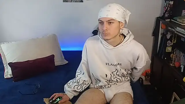 Snapshot of Dioniso_guy8 chatting on 10/09/25, 04:27 Dioniso guy8 online show from 10/09/25, 04:27