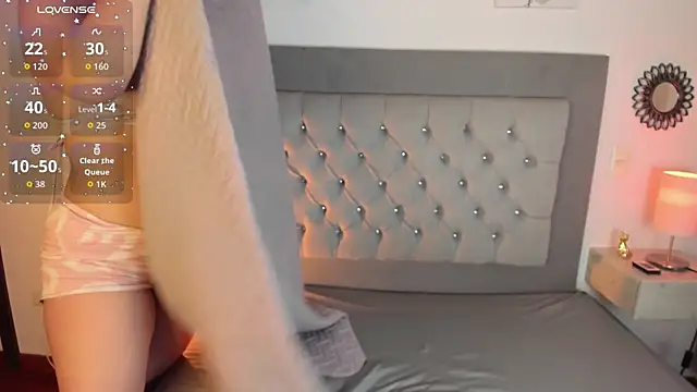 Seraphyne666 online show from 09/15/25, 12:27