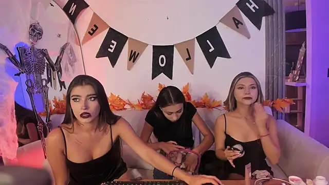 Snapshot of spicy_angels_ chatting on 10/09/25, 02:53 spicy angels online show from 10/09/25, 02:53