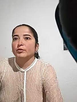 Snapshot of Ainaraazul chatting on 12/17/25, 03:40 Ainaraazul online show from 12/17/25, 03:40