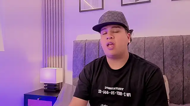 Snapshot of Naim_Bennetsex chatting on 09/19/25, 04:40 Naim Bennetsex online show from 09/19/25, 04:40