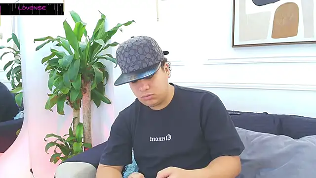 Snapshot of Naim_Bennetsex chatting on 10/22/25, 06:29 Naim Bennetsex online show from 10/22/25, 06:29