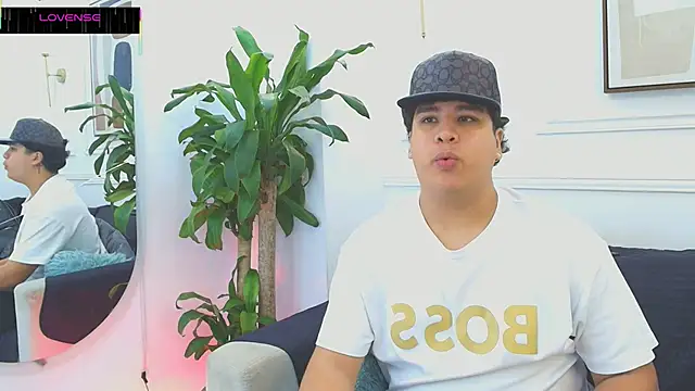 Snapshot of Naim_Bennetsex chatting on 10/23/25, 07:01 Naim Bennetsex online show from 10/23/25, 07:01