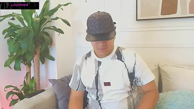 Snapshot of Naim_Bennetsex chatting on 10/24/25, 06:37 Naim Bennetsex online show from 10/24/25, 06:37