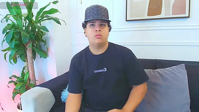 Snapshot of Naim_Bennetsex chatting on 10/27/25, 06:45 Naim Bennetsex online show from 10/27/25, 06:45