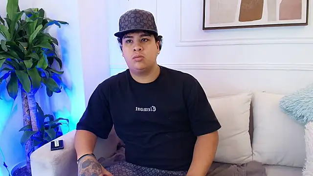 Snapshot of Naim_Bennetsex chatting on 11/04/25, 06:40 Naim Bennetsex online show from 11/04/25, 06:40