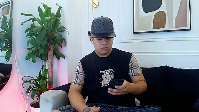 Snapshot of Naim_Bennetsex chatting on 11/11/25, 06:30 Naim Bennetsex online show from 11/11/25, 06:30