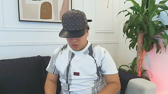 Snapshot of Naim_Bennetsex chatting on 11/19/25, 04:29 Naim Bennetsex online show from 11/19/25, 04:29