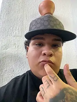 Snapshot of Naim_Bennetsex chatting on 11/23/25, 10:31 Naim Bennetsex online show from 11/23/25, 10:31