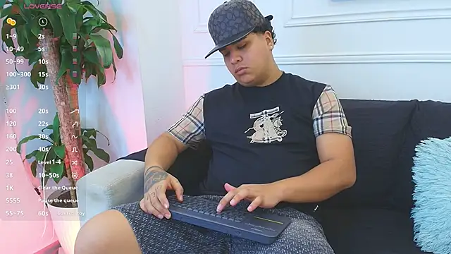 Snapshot of Naim_Bennetsex chatting on 11/25/25, 06:19 Naim Bennetsex online show from 11/25/25, 06:19