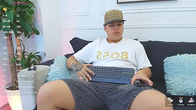 Snapshot of Naim_Bennetsex chatting on 11/26/25, 06:31 Naim Bennetsex online show from 11/26/25, 06:31