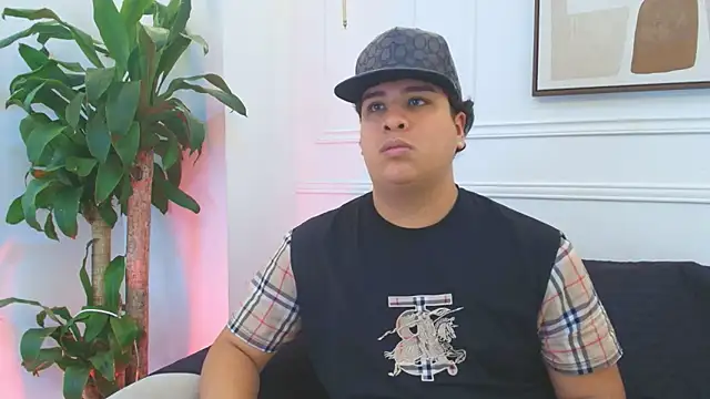 Snapshot of Naim_Bennetsex chatting on 12/13/25, 08:04 Naim Bennetsex online show from 12/13/25, 08:04