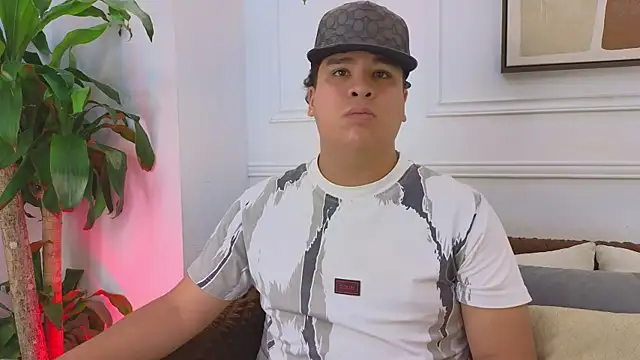 Snapshot of Naim_Bennetsex chatting on 04/17/26, 06:22 Naim Bennetsex online show from 04/17/26, 06:22