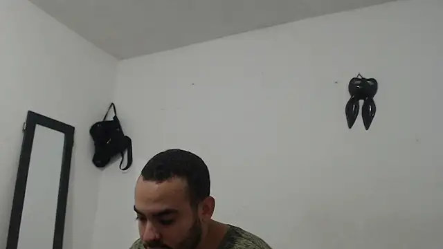 Snapshot of Ana_ThiagoxX chatting on 09/13/25, 01:05 Ana ThiagoxX online show from 09/13/25, 01:05