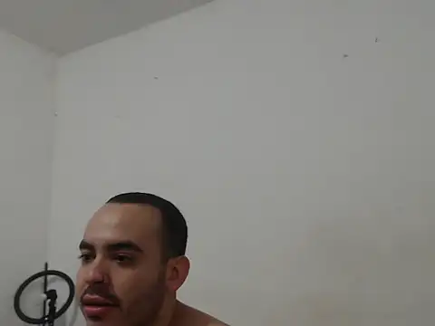 Snapshot of Ana_ThiagoxX chatting on 09/30/25, 02:38 Ana ThiagoxX online show from 09/30/25, 02:38