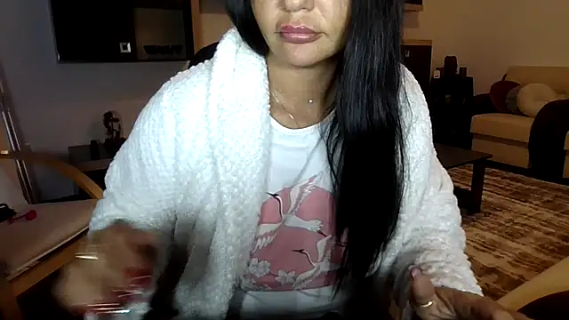 Snapshot of Ella_sweety00 chatting on 05/06/26, 11:21 Ella sweety00 online show from 05/06/26, 11:21
