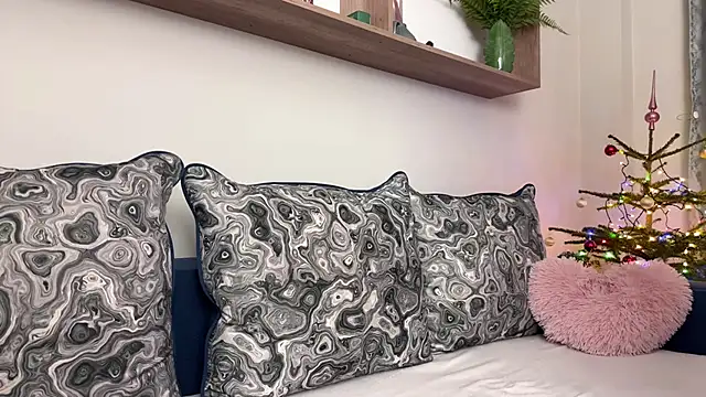 Snapshot of maria_and_alex chatting on 12/29/24, 04:51 maria and alex online show from 12/29/24, 04:51