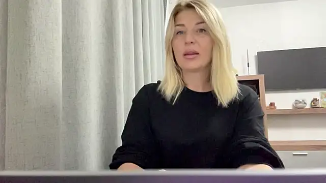 Snapshot of Blondie_xoxoxo chatting on 09/09/25, 05:40 Blondie xoxoxo online show from 09/09/25, 05:40