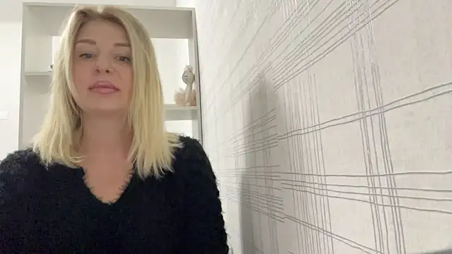 Snapshot of Blondie_xoxoxo chatting on 09/26/25, 10:52 Blondie xoxoxo online show from 09/26/25, 10:52